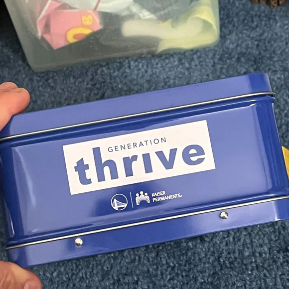 NBA Golden State Warriors Retro Metal Storage Lunchbox + Google Cloud Towel - Picture 5 of 6